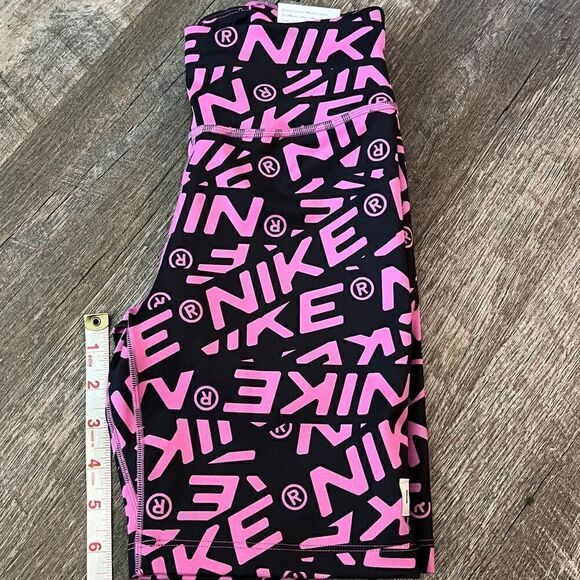 Nike One Women  7" Cosmic Fuchsia Printed Mid-Rise Biker Shorts (DX0092-665) -XS - Picture 11 of 12